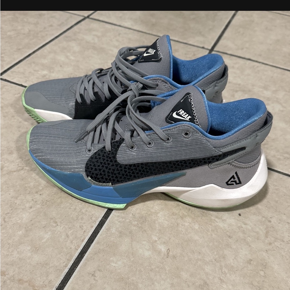 Nike freak men’s 8.5
Like new condition.